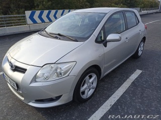 Toyota Auris 94000km. Automatická prev 2007