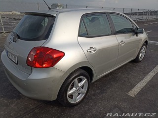Toyota Auris 94000km. Automatická prev 2007