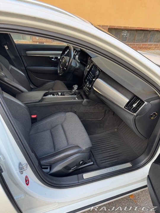 Volvo V90 2,0 MOMENTUM, 2018, D4 2018