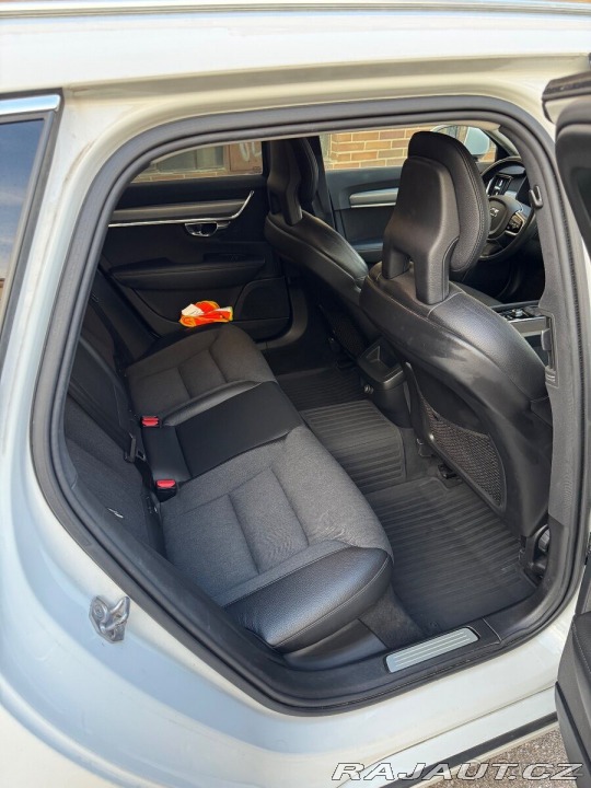 Volvo V90 2,0 MOMENTUM, 2018, D4 2018