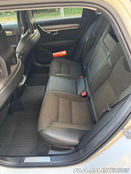 Volvo V90 2,0 MOMENTUM, 2018, D4 2018