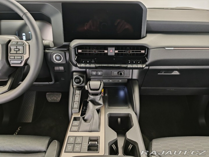 Toyota Land Cruiser 2.8 D-4D 204 k Executive 2024