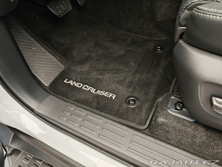 Toyota Land Cruiser 2.8 D-4D 204 k Executive 2024