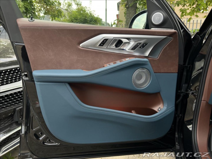 BMW XM 4.4 B&W Masáž 2023