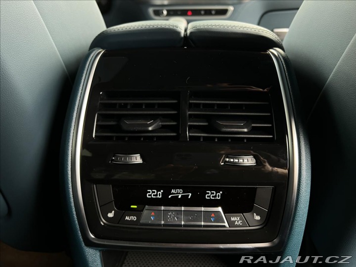 BMW XM 4.4 B&W Masáž 2023