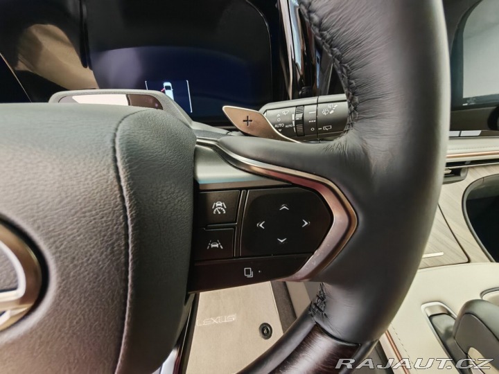 Lexus Ostatní modely LM 350h 2,5 4×4 Luxury Amonite Sa 2024