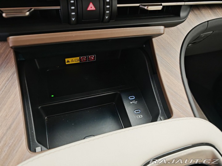 Lexus Ostatní modely LM 350h 2,5 4×4 Luxury Amonite Sa 2024
