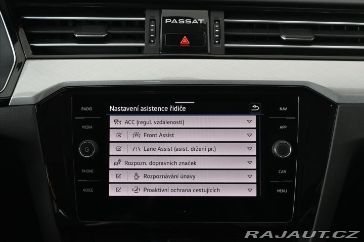 Volkswagen Passat 2,0 TDi 110kW Business Zá 2021