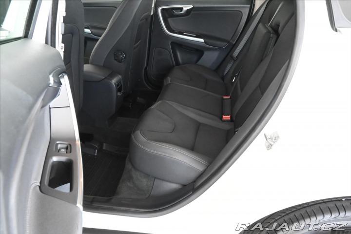 Volvo XC60 2,4 D5 133kW AWD MOMENTUM 2014