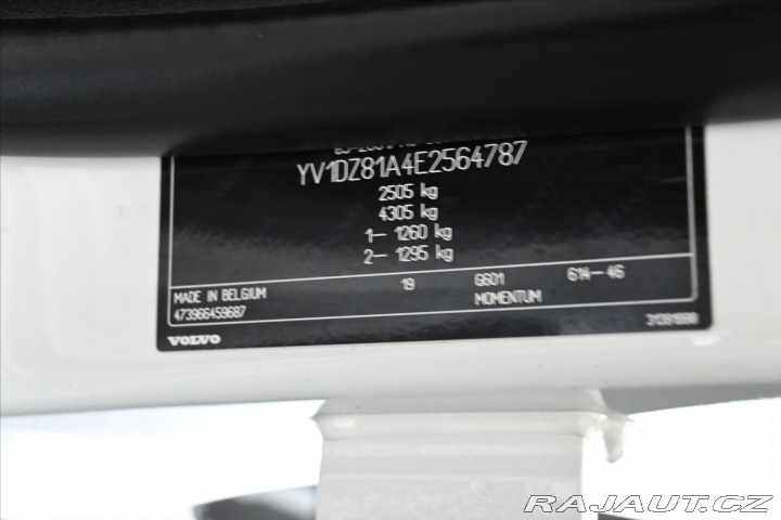 Volvo XC60 2,4 D5 133kW AWD MOMENTUM 2014