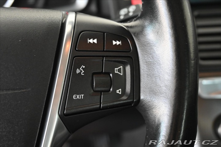 Volvo XC60 2,4 D5 133kW AWD MOMENTUM 2014