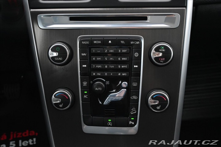Volvo XC60 2,4 D5 133kW AWD MOMENTUM 2014
