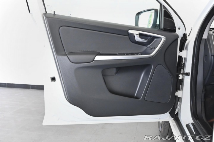 Volvo XC60 2,4 D5 133kW AWD MOMENTUM 2014