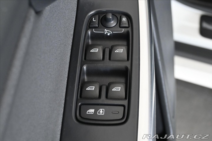 Volvo XC60 2,4 D5 133kW AWD MOMENTUM 2014