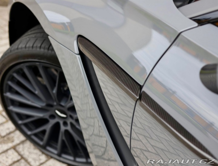 Aston Martin DBX 4.0 V8 707PS | China Gre 2023