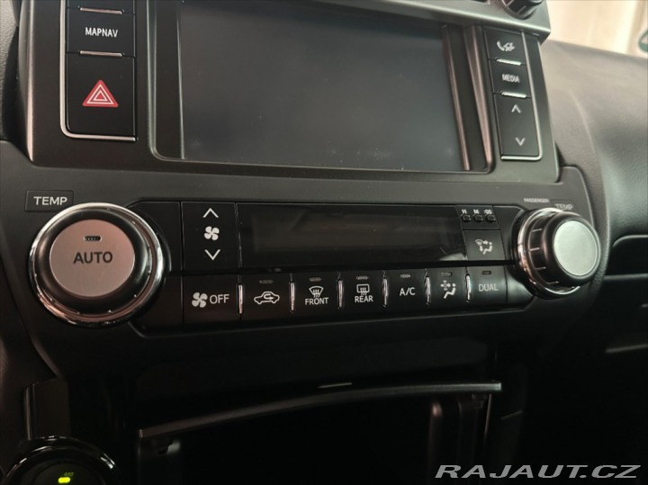 Toyota Land Cruiser 3,0 D-4D 150 SERVISNÍ KNI 2015