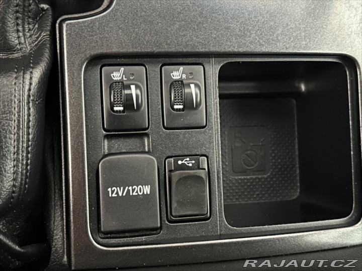 Toyota Land Cruiser 3,0 D-4D 150 SERVISNÍ KNI 2015