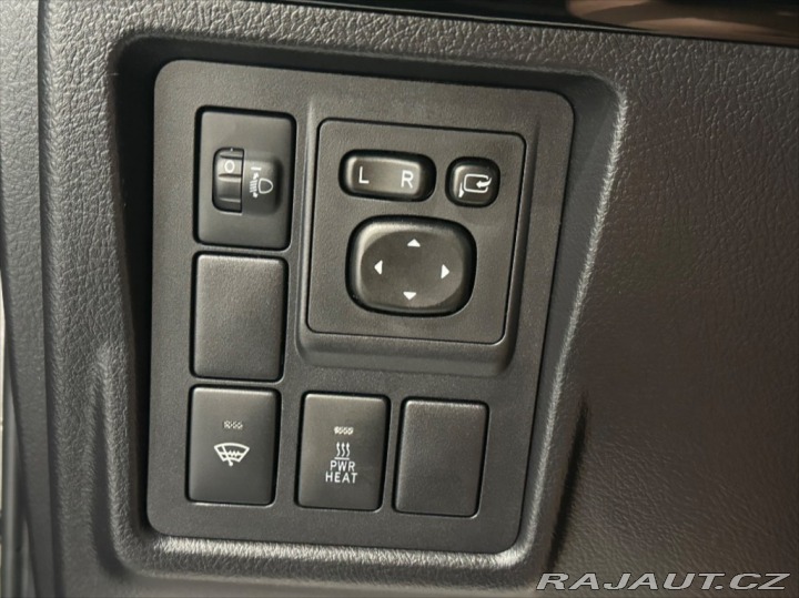 Toyota Land Cruiser 3,0 D-4D 150 SERVISNÍ KNI 2015