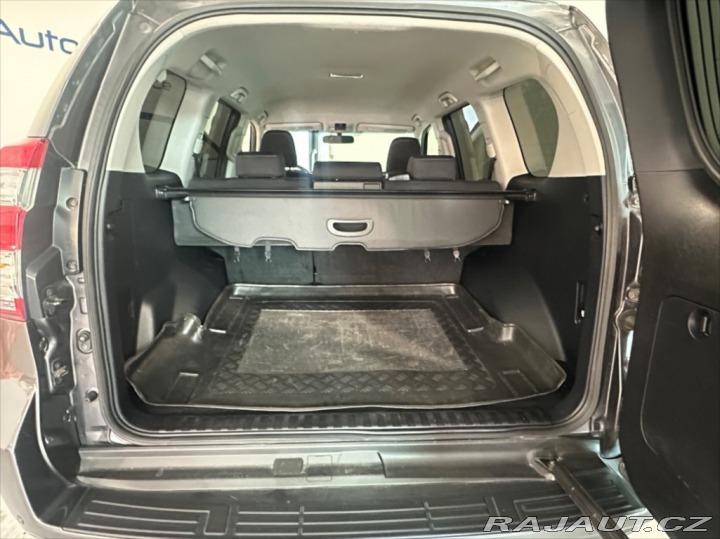 Toyota Land Cruiser 3,0 D-4D 150 SERVISNÍ KNI 2015
