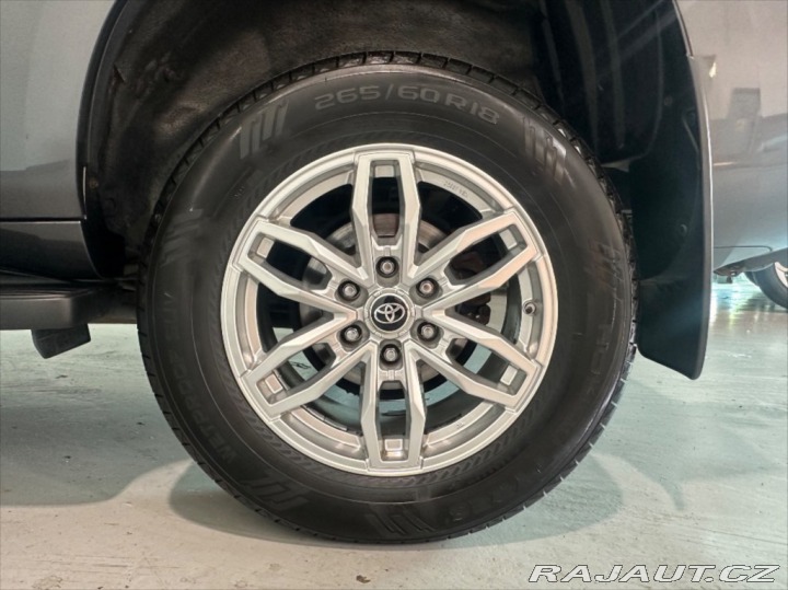 Toyota Land Cruiser 3,0 D-4D 150 SERVISNÍ KNI 2015