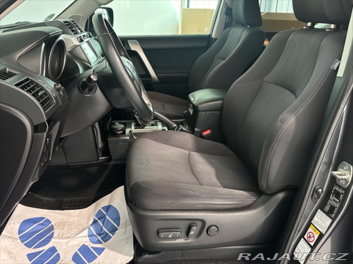 Toyota Land Cruiser 3,0 D-4D 150 SERVISNÍ KNI 2015