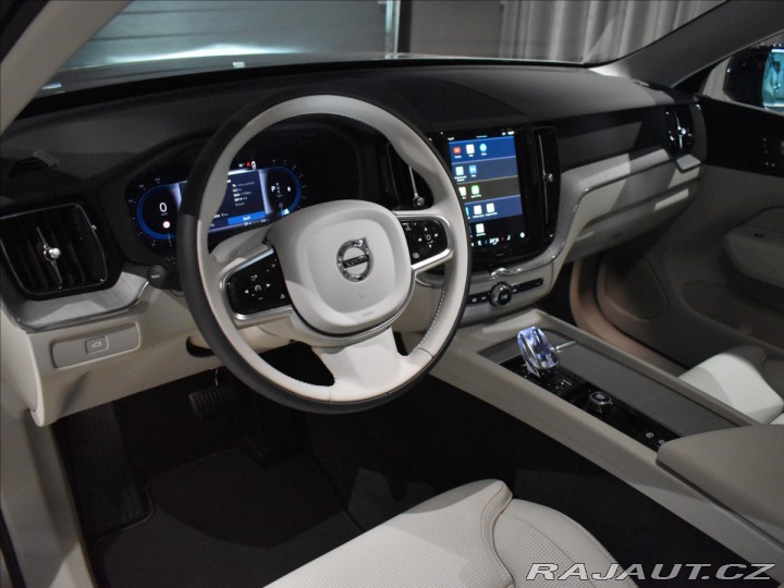 Volvo XC60 2,0 B5 AWD Plus Vzduch,ve 2024