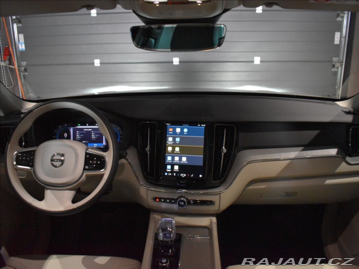 Volvo XC60 2,0 B5 AWD Plus Vzduch,ve 2024