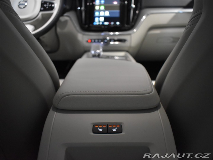 Volvo XC60 2,0 B5 AWD Plus Vzduch,ve 2024