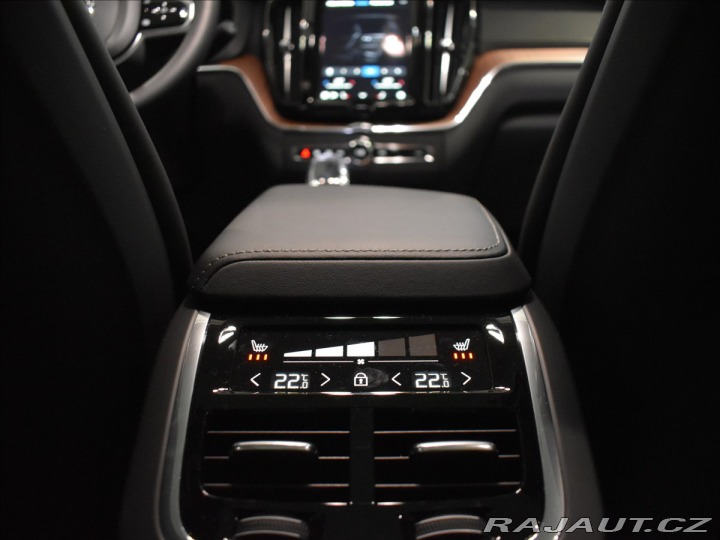Volvo XC60 2,0 B4 XC60 Ultimate Dar 2024