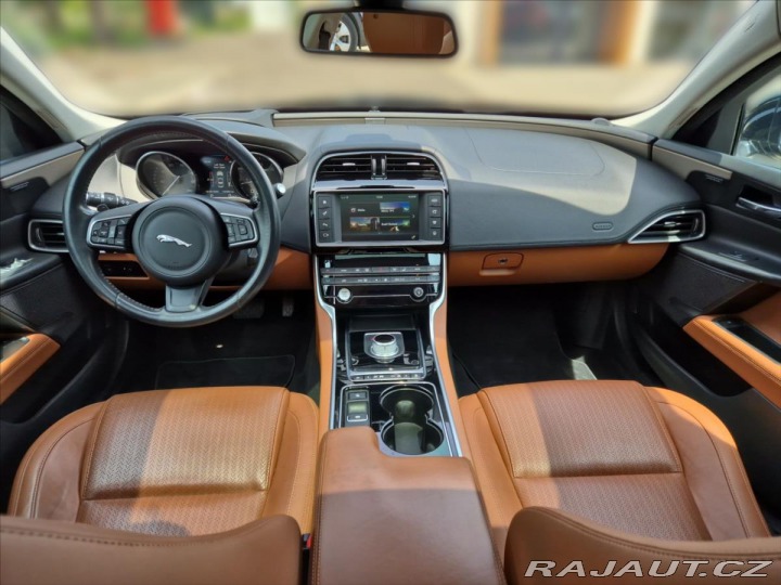 Jaguar XE 2,0 20D PORTFOLIO 2015