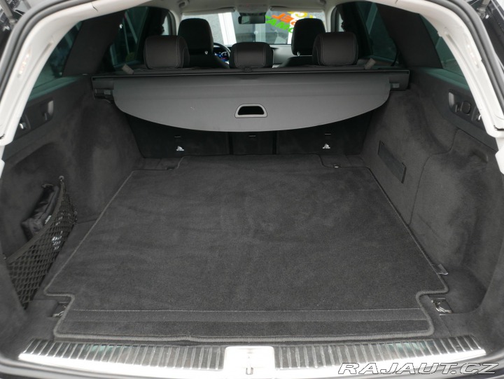 Mercedes-Benz E E-200d Kombi REZERVACE 2022