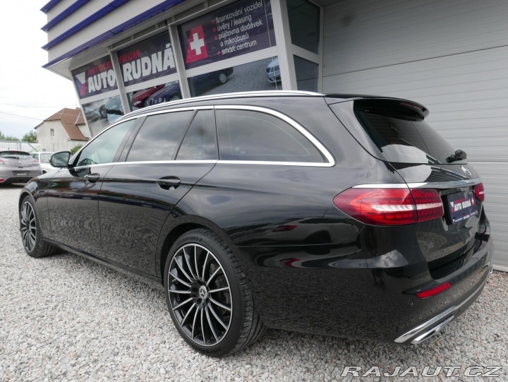 Mercedes-Benz E E-200d Kombi REZERVACE 2022