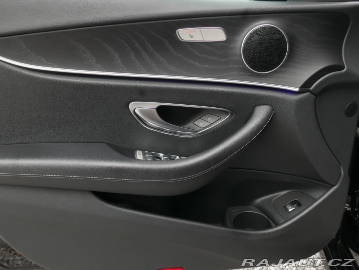 Mercedes-Benz E E-200d Kombi REZERVACE 2022
