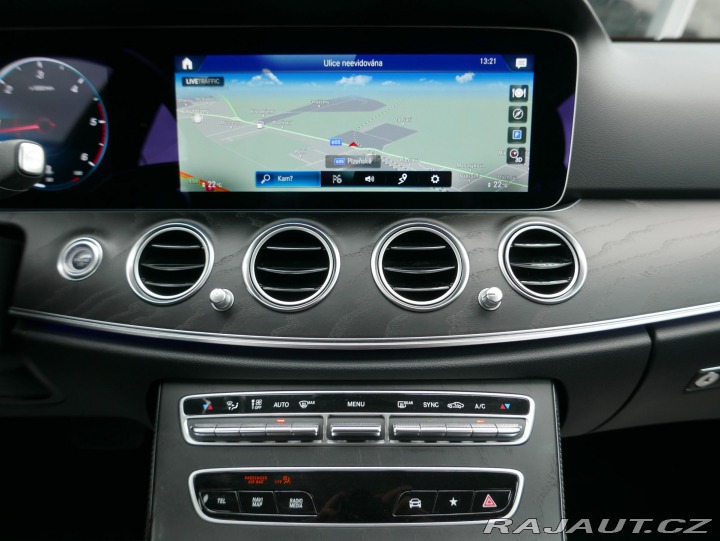 Mercedes-Benz E E-200d Kombi REZERVACE 2022