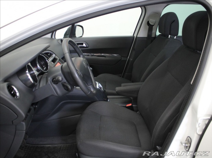 Peugeot 5008 1,6 HDI 7-míst PANO.Tažné 2014