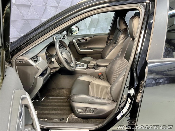 Toyota RAV4 2,5 HYBRID e-CVT AWD BLAC 2021