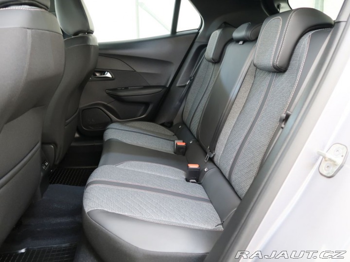 Peugeot 2008 1.2PureTech,CZ,1Maj,ALLUR 2024