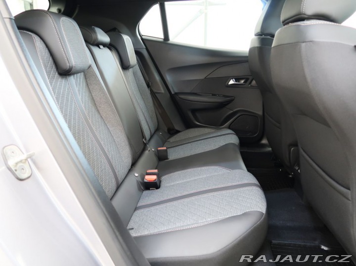Peugeot 2008 1.2PureTech,CZ,1Maj,ALLUR 2024
