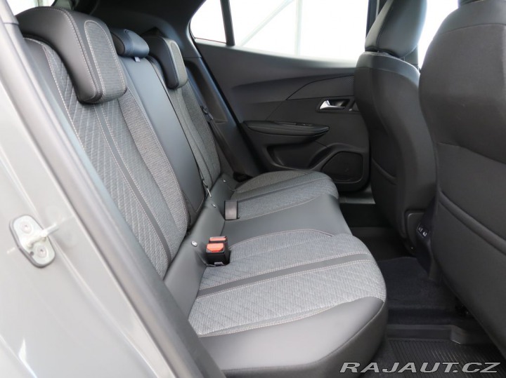 Peugeot 2008 1.2PureTech,CZ,1Maj,ALLUR 2024