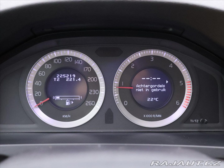 Volvo V60 2,0 D3 120kW V5 Momentum 2011