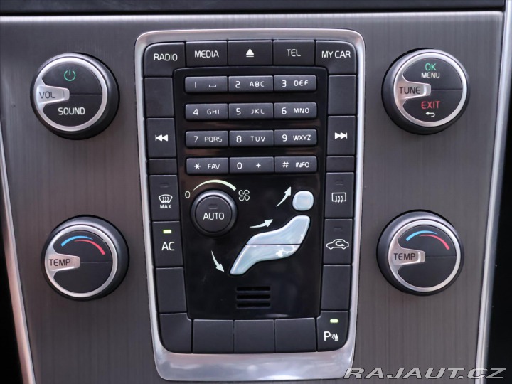 Volvo V60 2,0 D3 120kW V5 Momentum 2011