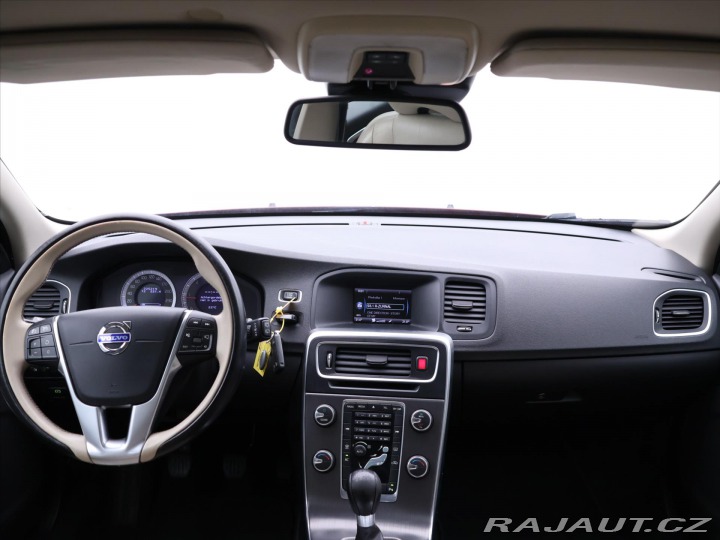 Volvo V60 2,0 D3 120kW V5 Momentum 2011