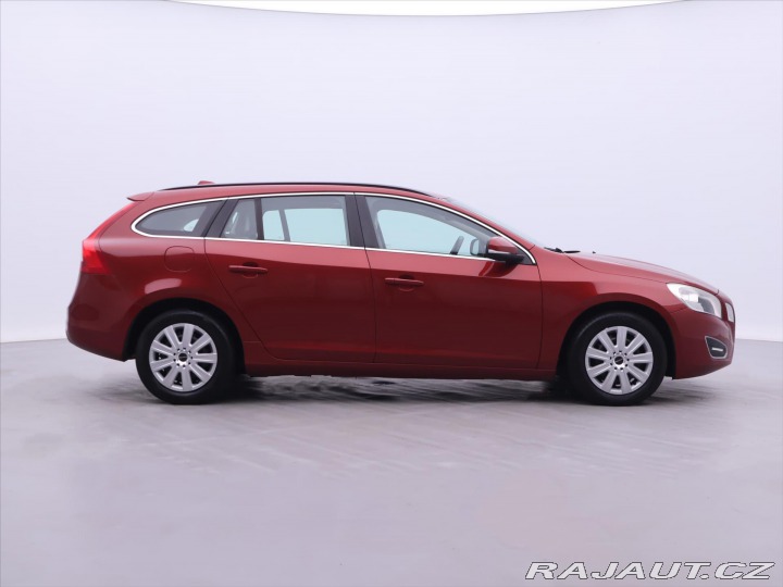 Volvo V60 2,0 D3 120kW V5 Momentum 2011