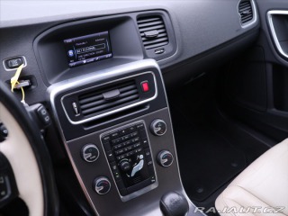 Volvo V60 2,0 D3 120kW V5 Momentum 2011
