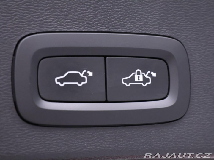 Volvo XC40 2,0 D4 AWD Panorama Tažné 2018