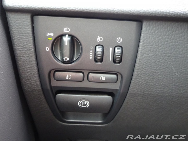 Volvo XC90 D5 136kW AWD KŮŽE AUTOMAT 1800