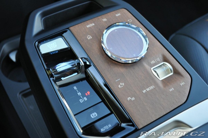 BMW iX xDrive40 HUD H/K TAŽNÉ 2021
