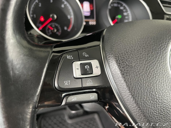 Volkswagen Touran 2,0TDI DSG*HighLine*Masáž 2016