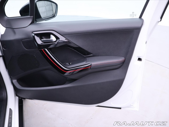 Peugeot 2008 1,2 PT 81kW GT-Line Navi 2016