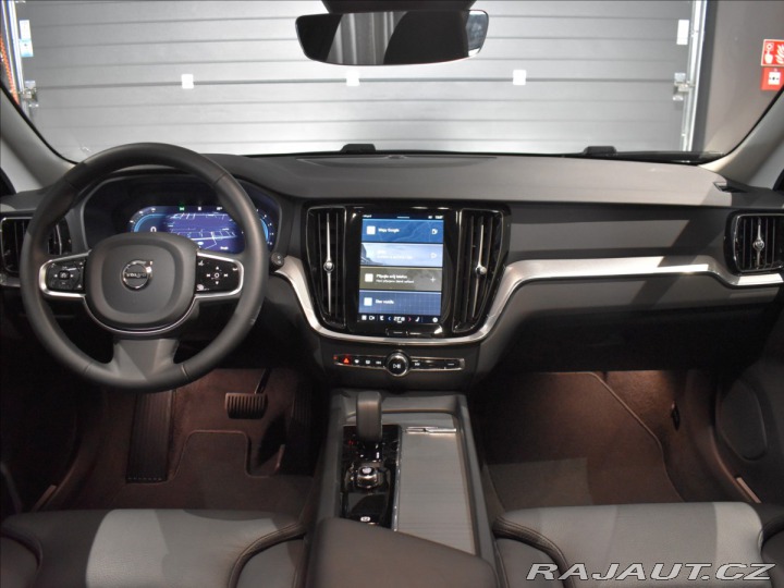 Volvo V60 2,0 B4 Plus Dark Tažné,BL 2024